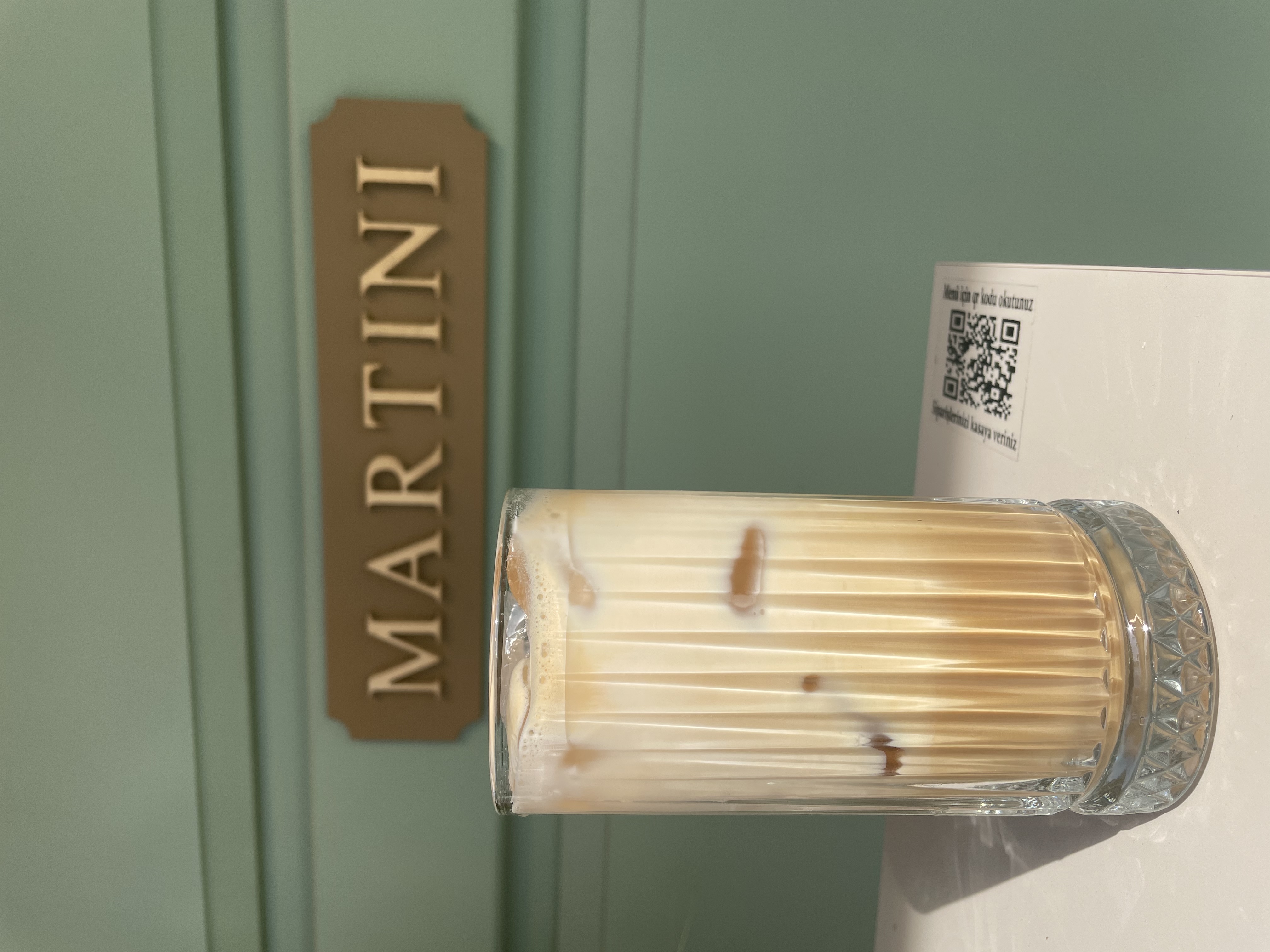 Kavrulmuş bademli Ice Latte